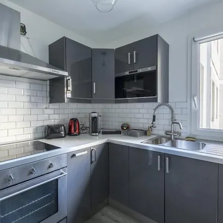 Апартаменты Beautiful Port Marianne Apt, Private Parking, 4 People