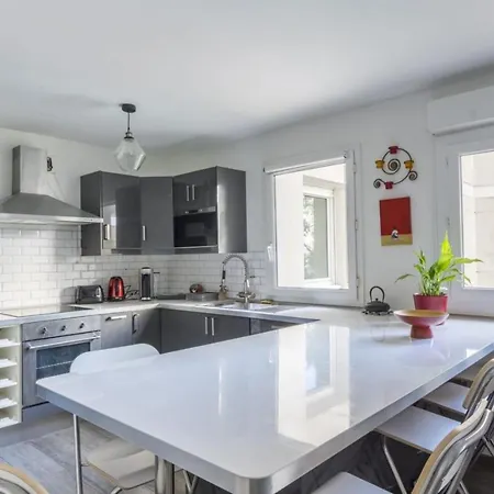 Beautiful Port Marianne Apt, Private Parking, 4 People *