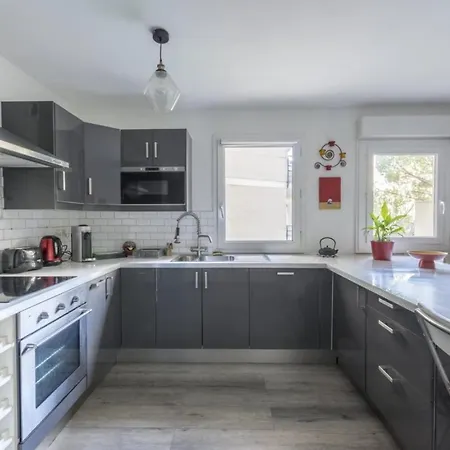 Beautiful Port Marianne Apt, Private Parking, 4 People