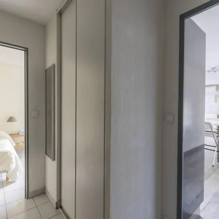 Beautiful Port Marianne Apt, Private Parking, 4 People